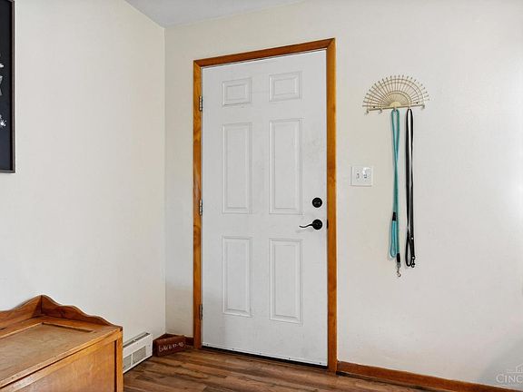 5th image of 399 W Main St
