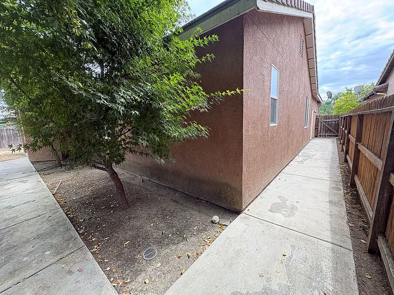 2133 N Denton St — Photo 29