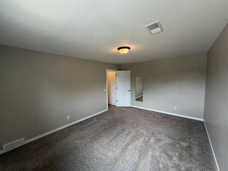 543 East Blf — Photo 9