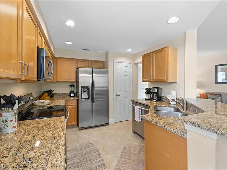 27190 Oakwood Lake Dr #102 — Photo 10