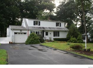 37 Spring Hill Ter, Chestnut Ridge, NY 10977