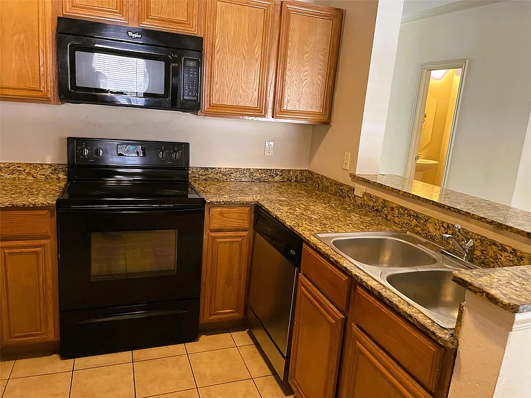 2320 Calendar Ct — Photo 13