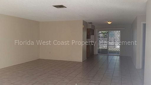 4th image of 925 Royal Palm Dr