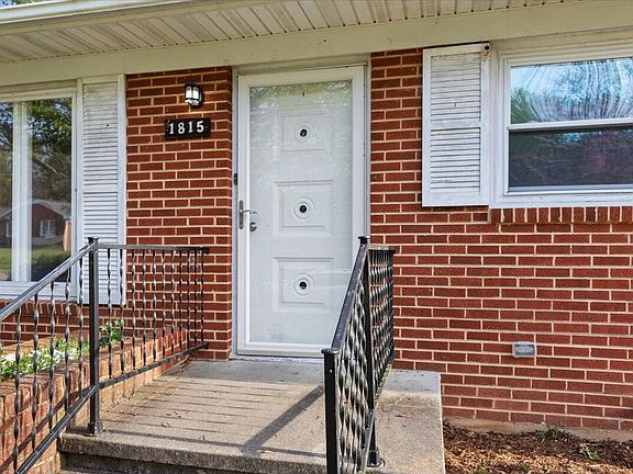3rd image of 1815 Park Manor Dr