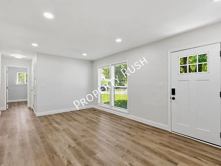 6107 Vance Cir — Photo 5