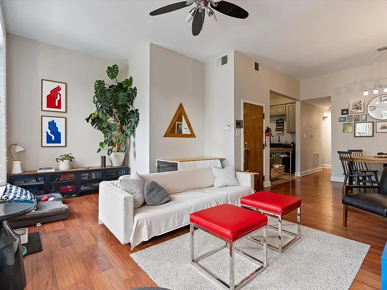 116 W Grand Ave #3 — Photo 8