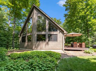 11831 Oakley Rd, Honor, MI 49640