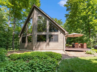 11831 Oakley Rd, Honor, MI, 49640