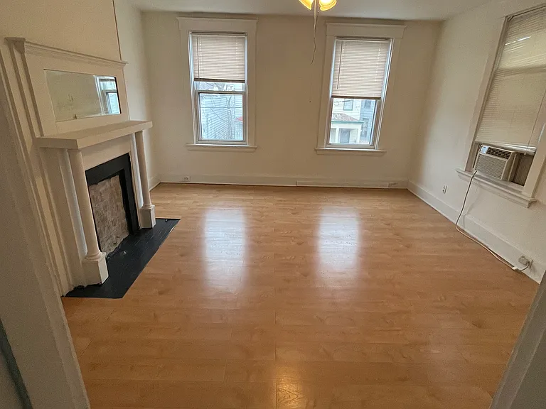 313 E University Ave — Photo 14