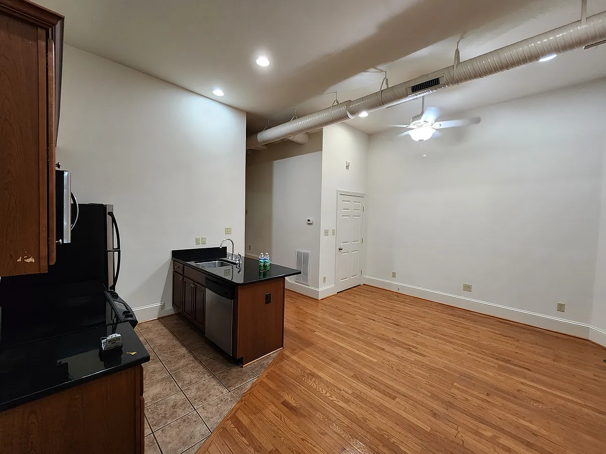 Building Photo - 1603 W Cary St #A