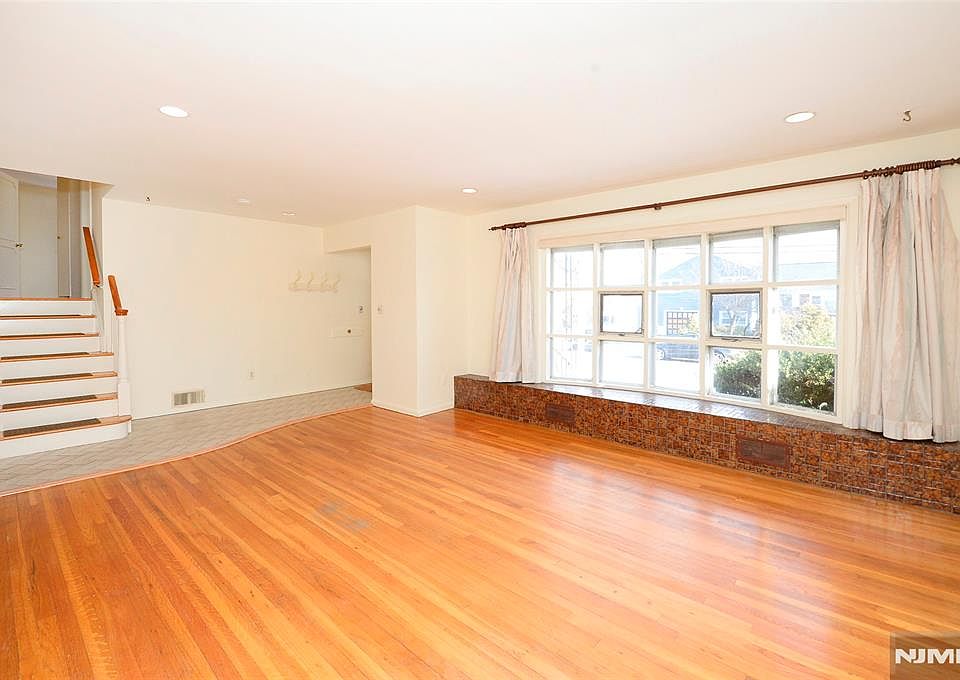 1st image of 40 Pine Ave