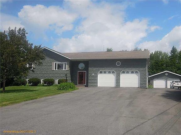 Detached garage in back
