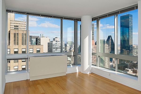 1st image of 150 E 44th St APT 51C