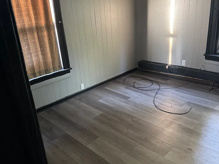 32-32 1/2 Austin St #2 — Photo 8