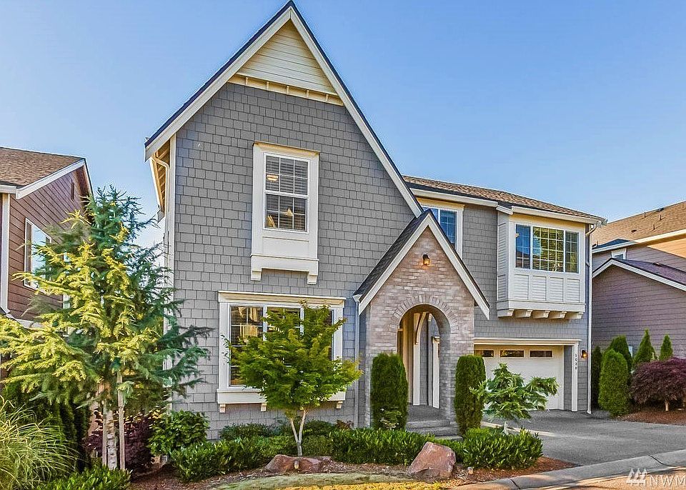 Claremont in the Renton Highlands offers newer luxury homes within walking distance of Apollo Elementary