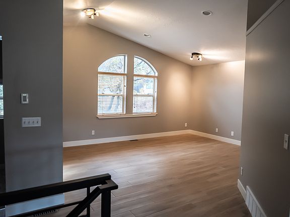 5th image of 7915 Douglas Dr