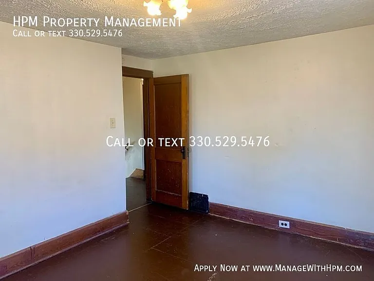 1525 Miami Ct NE — Photo 8