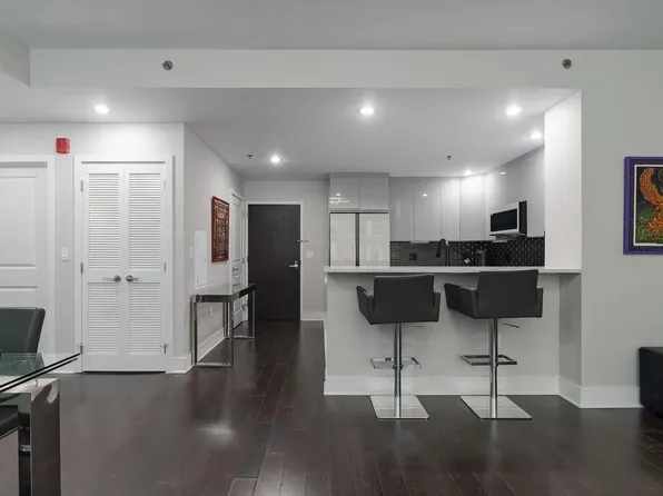 1100 Maxwell Lane image 5 of 31