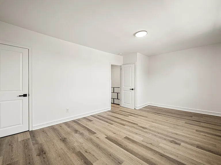7611 Woolston Ave — Photo 13