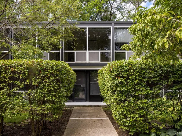 1311 Nicolet Pl, Detroit, MI 48207