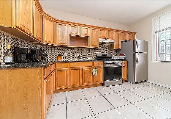 3rd image of 356 Underhill Ave Floor 1