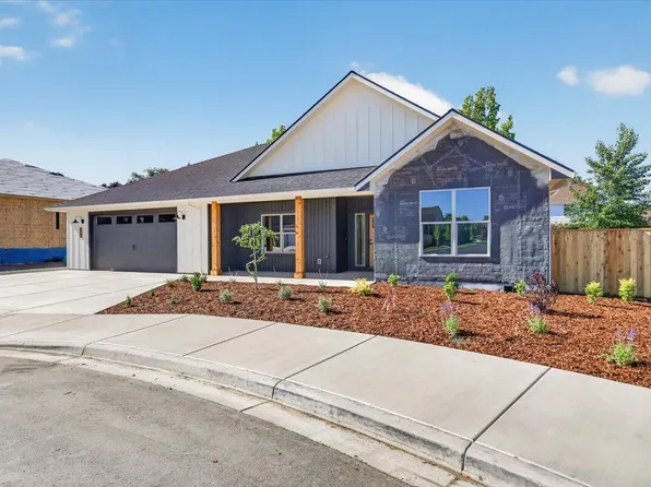 3304 Tree Top Dr, Medford, OR 97504