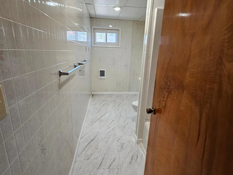 108 Manor Rd — Photo 7