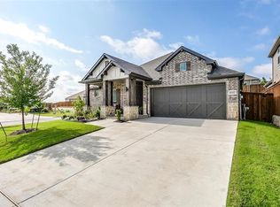 10217 Trail Ridge Dr, Benbrook, TX 76126