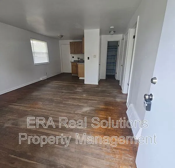 2472 Pontiac St — Photo 3