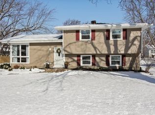 2500 Highland Dr, Lindenhurst, IL