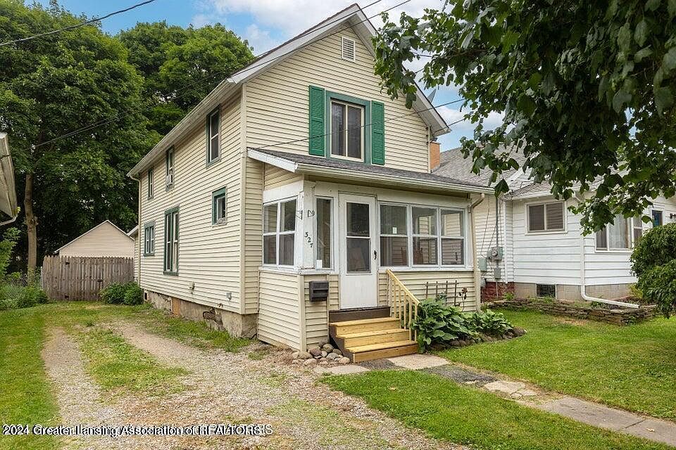 1st image of 327 N Magnolia Ave