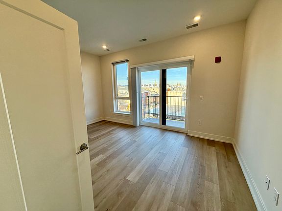4th image of 128 W Girard Ave #309