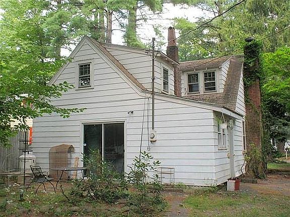 2nd image of 1 Esopus Ave