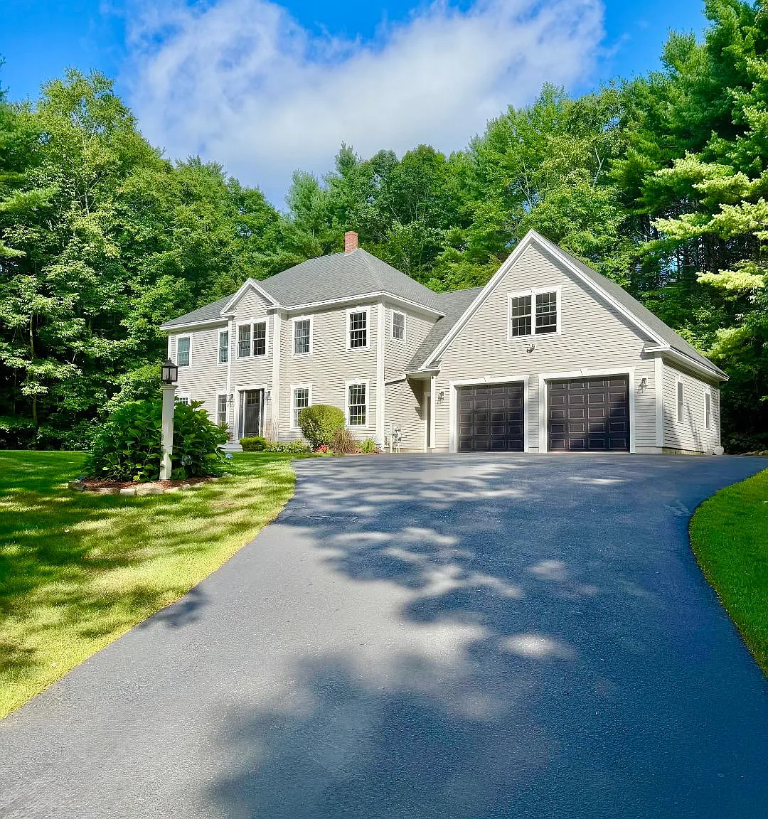 4 bed, 2.5 bath, 2813 sqft, $3,250 — Photo 1