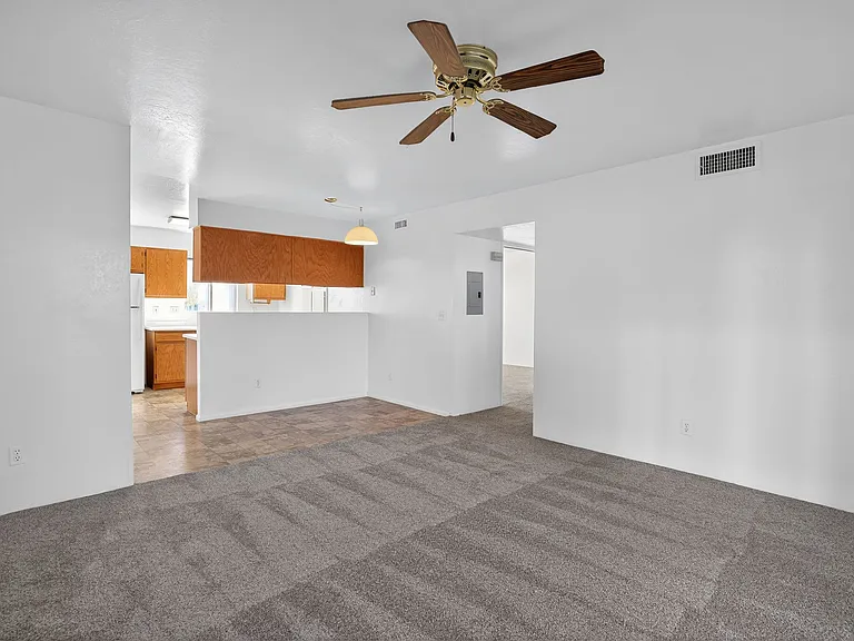1048 N Old Chisholm Trl #B — Photo 7