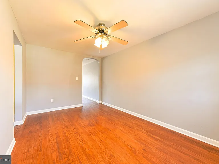 1130 Linden Ave — Photo 6