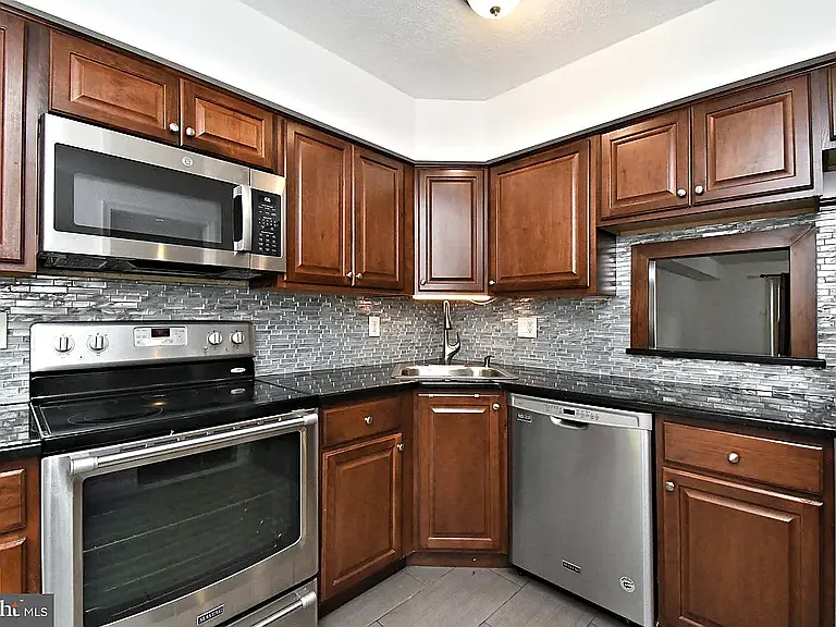 17 Centennial Rd