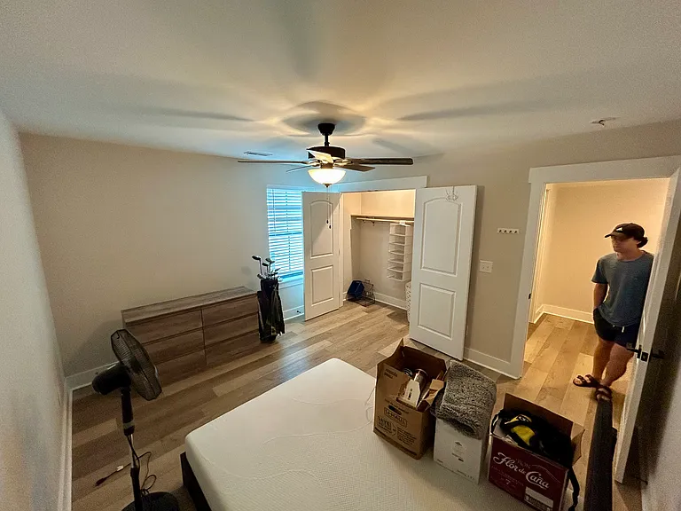 944 Irwin St — Photo 14