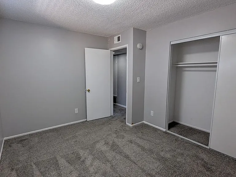 17031 Pinehurst Ln — Photo 11