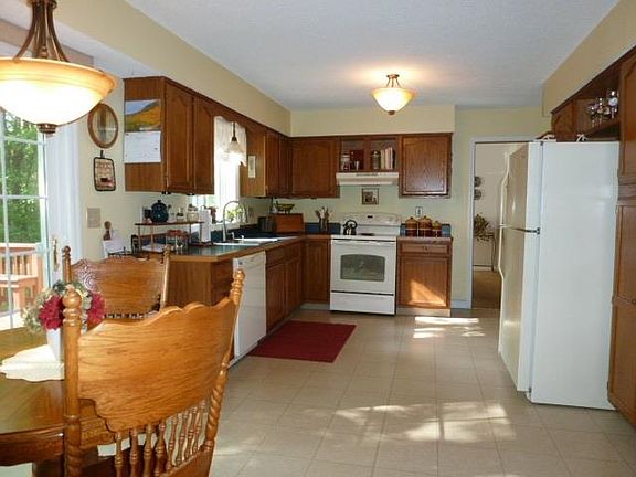 4th image of 25 Hillside Dr