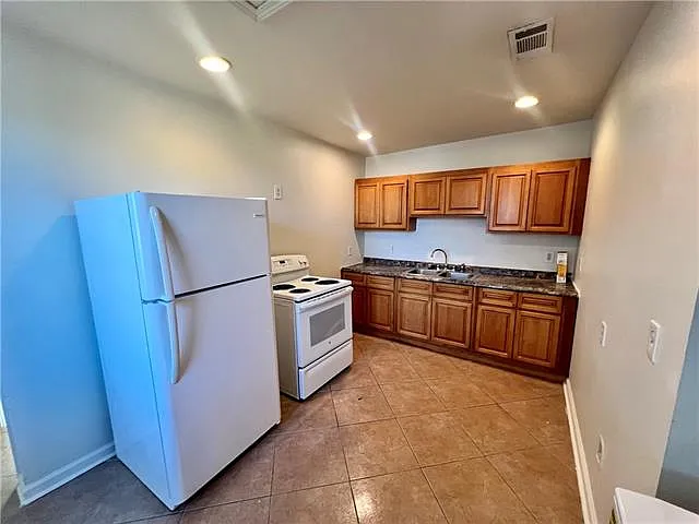 3148 N Prieur St — Photo 8