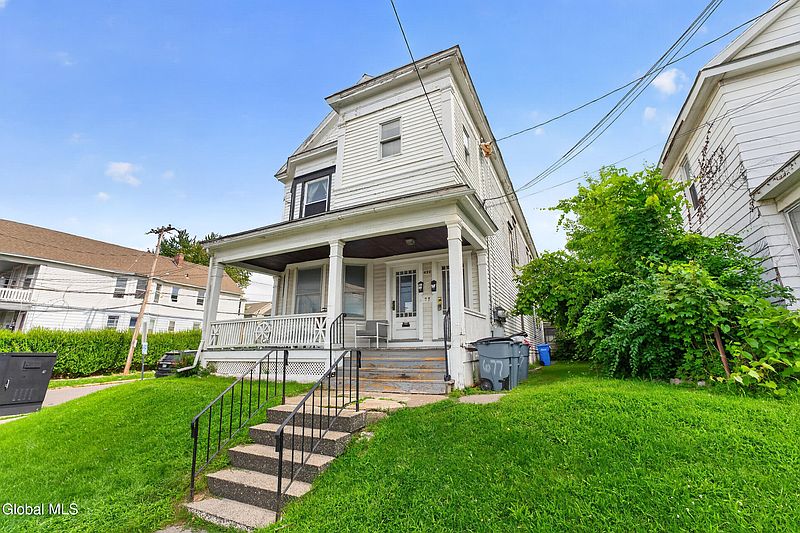 4th image of 677 Washington Avenue