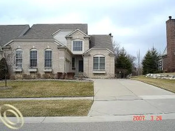 1635 Boulder Ct #1, Rochester, MI 48306