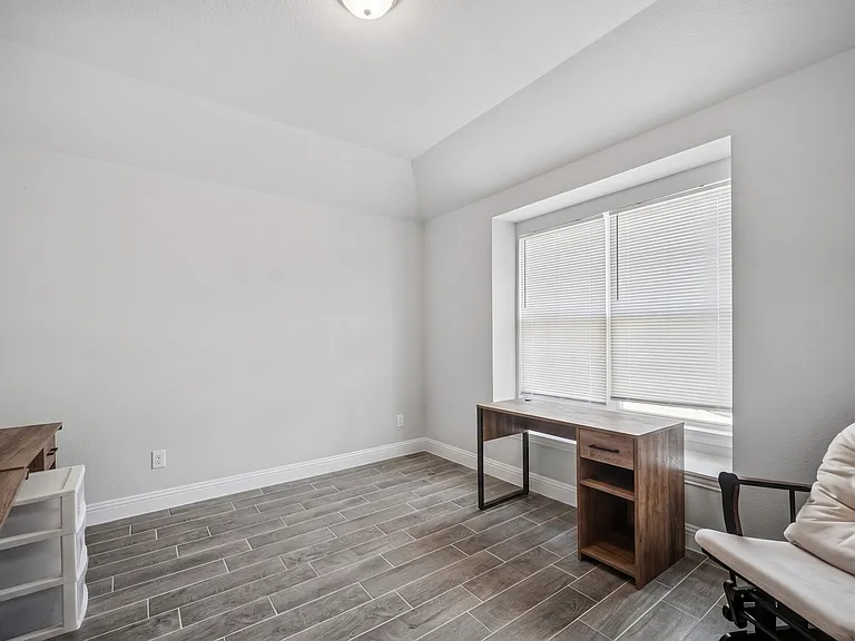512 Portina Dr — Photo 11