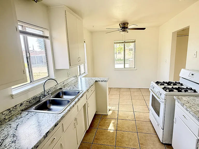 24458 Myers Ave — Photo 10