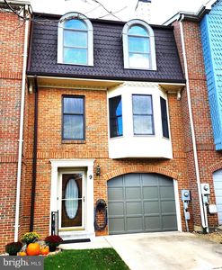 9 Victoria Sq, Frederick, MD, 21702