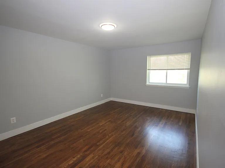 114-118 S Parke St — Photo 31