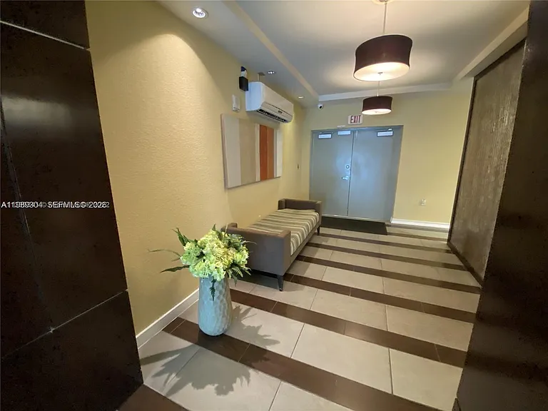 500 NE 29th St #608 — Photo 30