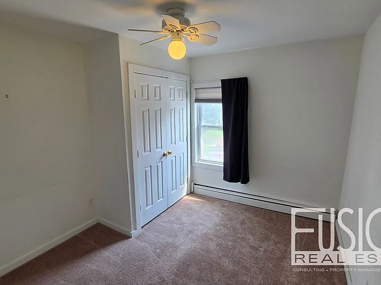 446 Colchester Ave — Photo 10