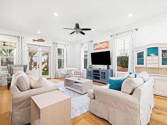 5th image of 109 Williams St